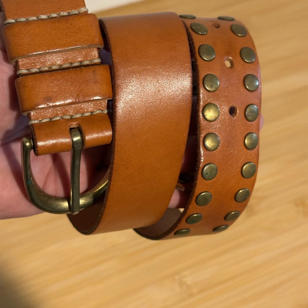 Johnny Farah Women’s Vintage Leather Belt with Brass Accents